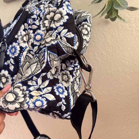 Vera Bradley Blue White Floral Quilted Weekender Travel Duffel Spring Vacay Bag - Picture 5 of 13